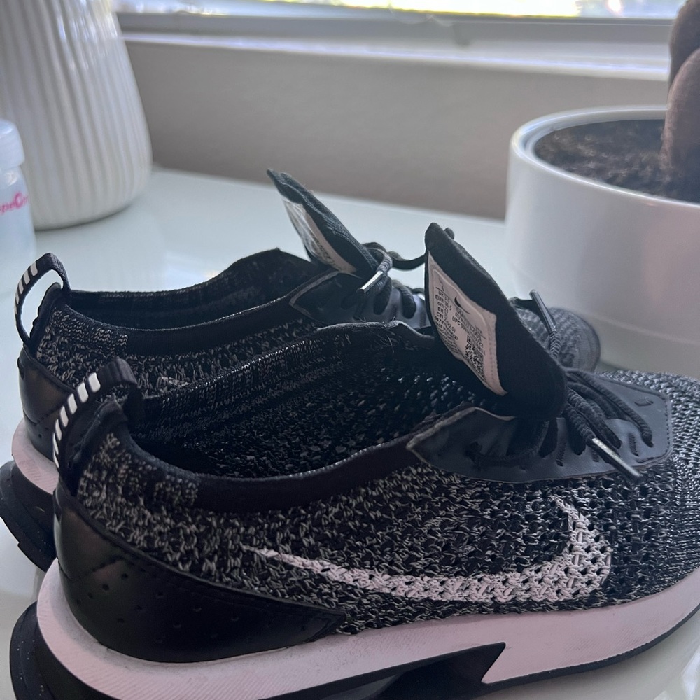Nike Air Max Flyknit Racer - Picture 7 of 7
